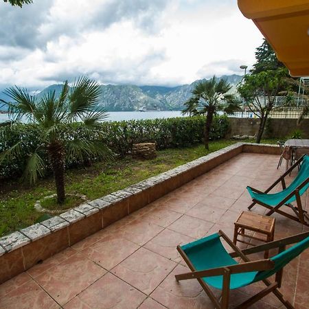 Apartments Beachfront Kotor Bagian luar foto