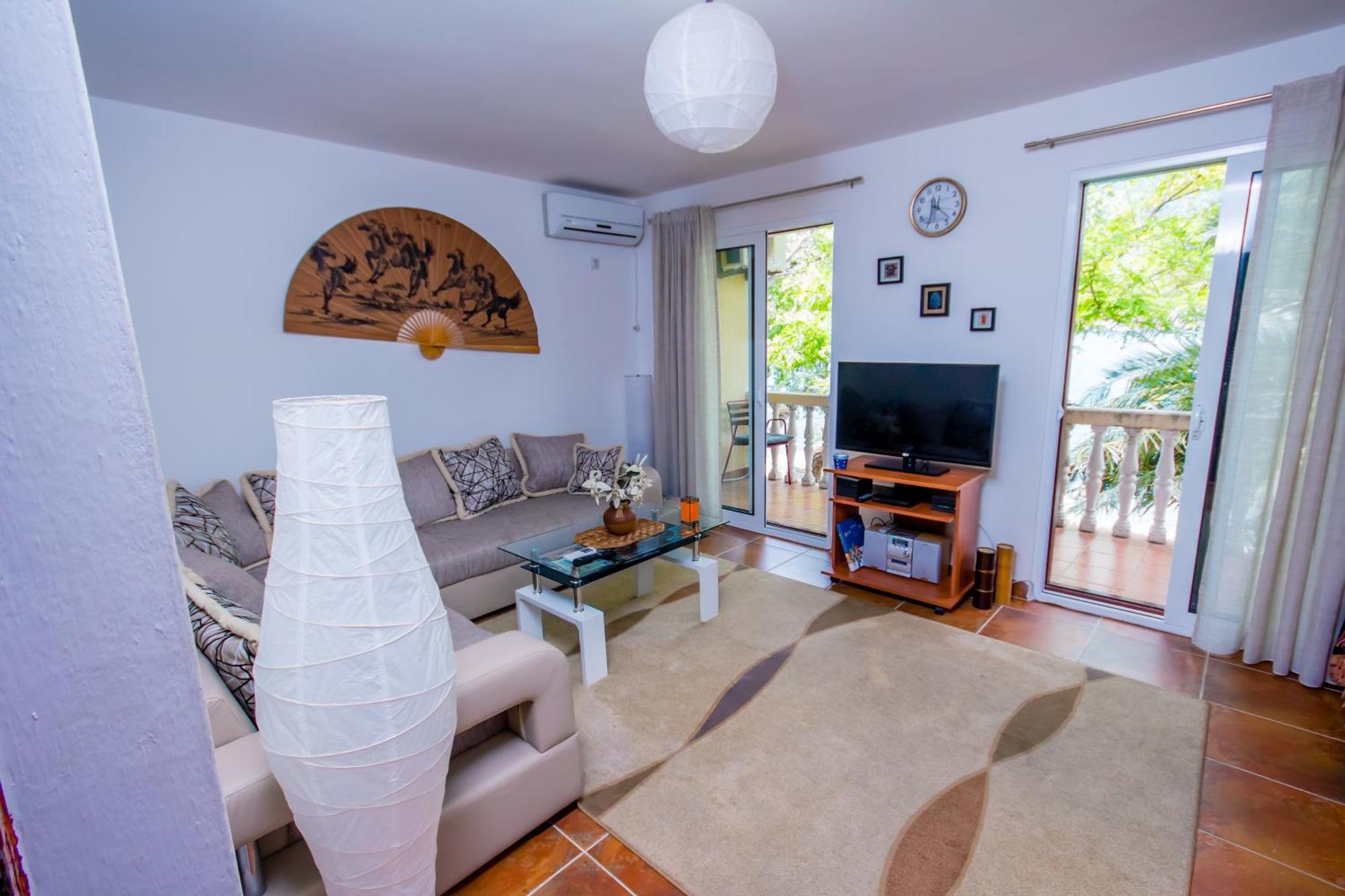 Apartments Beachfront Kotor Bagian luar foto