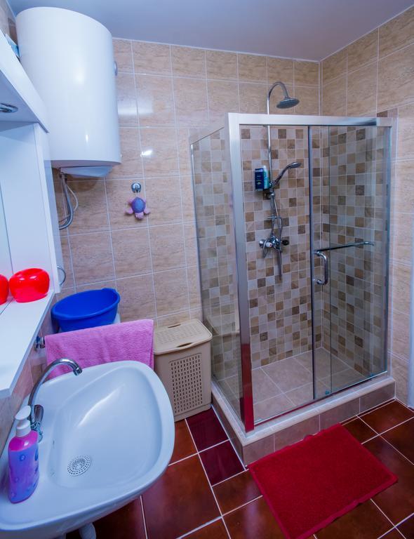 Apartments Beachfront Kotor Bagian luar foto