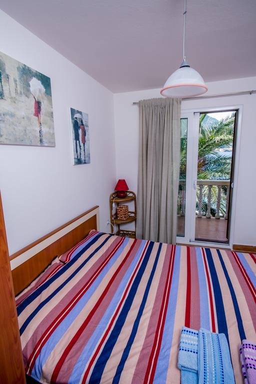 Apartments Beachfront Kotor Bagian luar foto