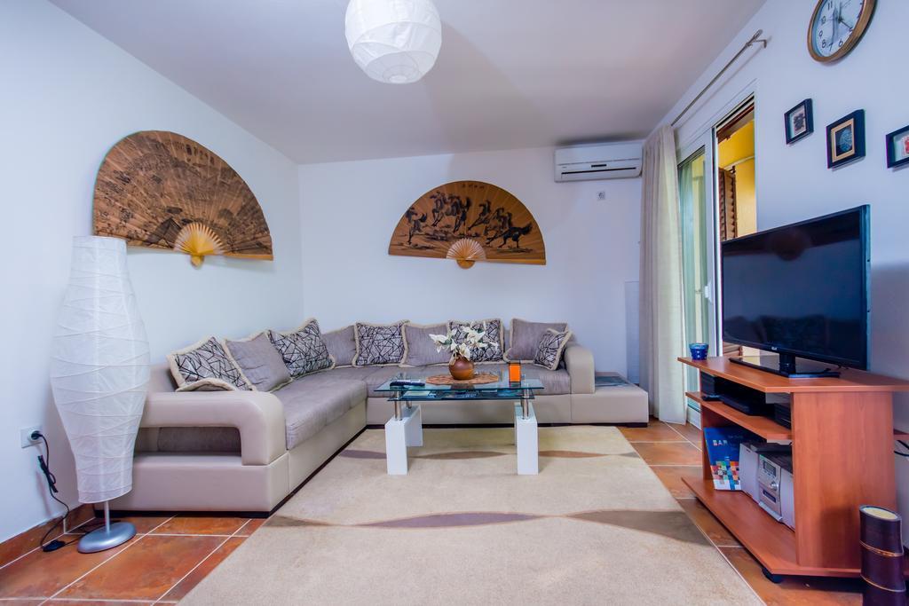 Apartments Beachfront Kotor Bagian luar foto