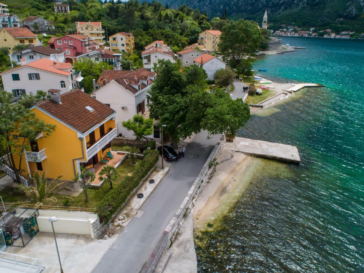 Apartments Beachfront Kotor Bagian luar foto